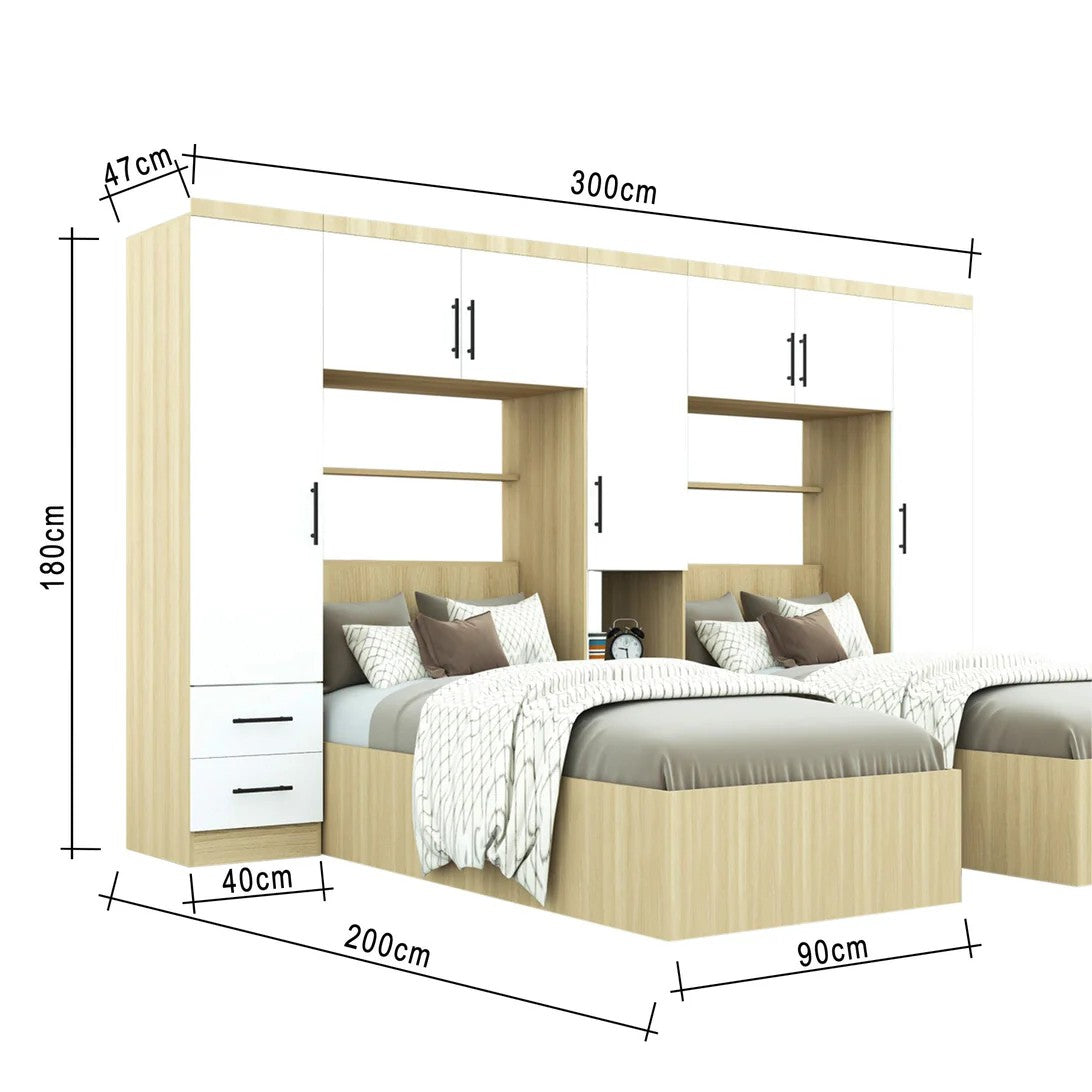 غرفة نوم سريرين ودولاب